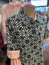 Load image into Gallery viewer, Tizzie Black &amp; White Cotton Midi raw hem 3/4 sleeve Dress
