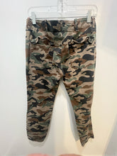 Load image into Gallery viewer, Nili Lotan army Cotton Camo Pant, Size 6
