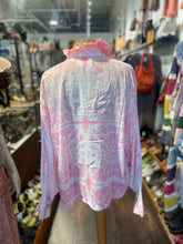 Load image into Gallery viewer, V.DE. Vinster. Pink &amp; White Cotton Floral Ruffled collar Top, Size M
