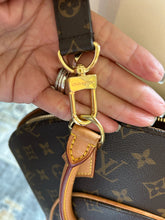 Load image into Gallery viewer, Louis Vuitton Brown Leather Monogram crossbody Purse
