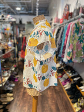 Load image into Gallery viewer, TROVATA Cream &amp; orange Ramie &amp; cotton lemon print button back Top, Size XS
