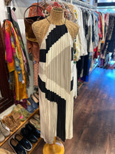 Load image into Gallery viewer, tibi Taupe &amp; black Silk Print Maxi pleat Dress, Size 6
