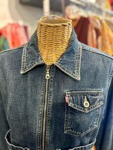 Load image into Gallery viewer, Levi's Washed Blue Denim zipper front Cropped Jacket
