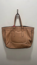 Load image into Gallery viewer, CHLOE Beige Leather Size Large Tote Purse
