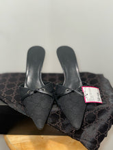 Load image into Gallery viewer, GUCCI Black Cloth Kitten heel w/duster &amp; box, Size 37.5
