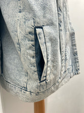 Load image into Gallery viewer, maison stella et suzie Blue Cotton Acid Wash Vest
