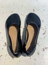 Load image into Gallery viewer, Bottega Veneta Black Patent Leather Size 39 Round Toe ballet flat Shoe
