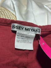 Load image into Gallery viewer, Issey Miyake Red Cotton Twist Sleeveless tight waist Top
