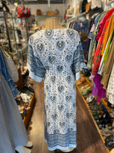 Load image into Gallery viewer, Pax Philomena white &amp; blue Cotton Floral kaftan Dress, Size One Size
