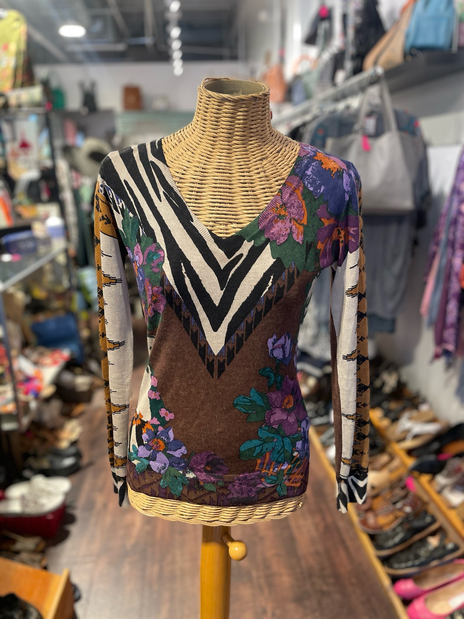 ETRO black, white, purple silk cashmere mixed print Long sleeve v neck Top, Size 40