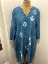 Load image into Gallery viewer, modern shibori Blue &amp; White Tie Dye Longsleeve Dress
