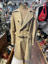 Load image into Gallery viewer, Weekend Max Mara Tan Cotton Trench double breasted Coat, Size L

