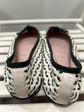 Load image into Gallery viewer, Pretty Ballerinas Black and white Leather Size 40 bow detail Flats Shoe
