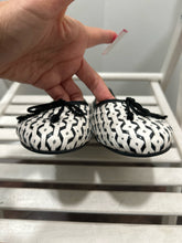Load image into Gallery viewer, Pretty Ballerinas Black and white Leather Size 40 bow detail Flats Shoe

