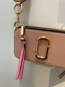 Marc Jacobs Rose Leather Logo Small W/logo strap Purse