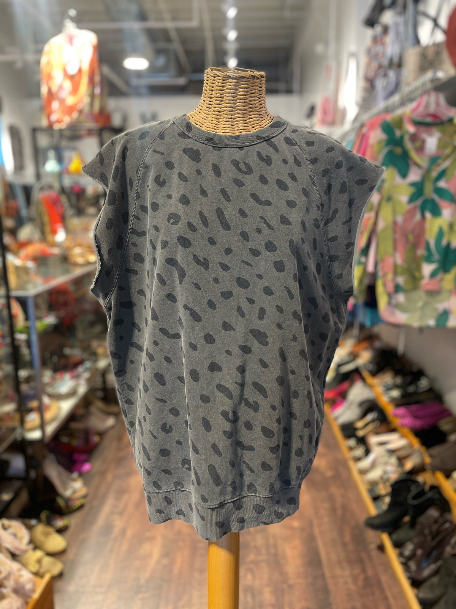 Clare V. Grey Cotton Leopard Cut off crew neck Sweater, Size XL