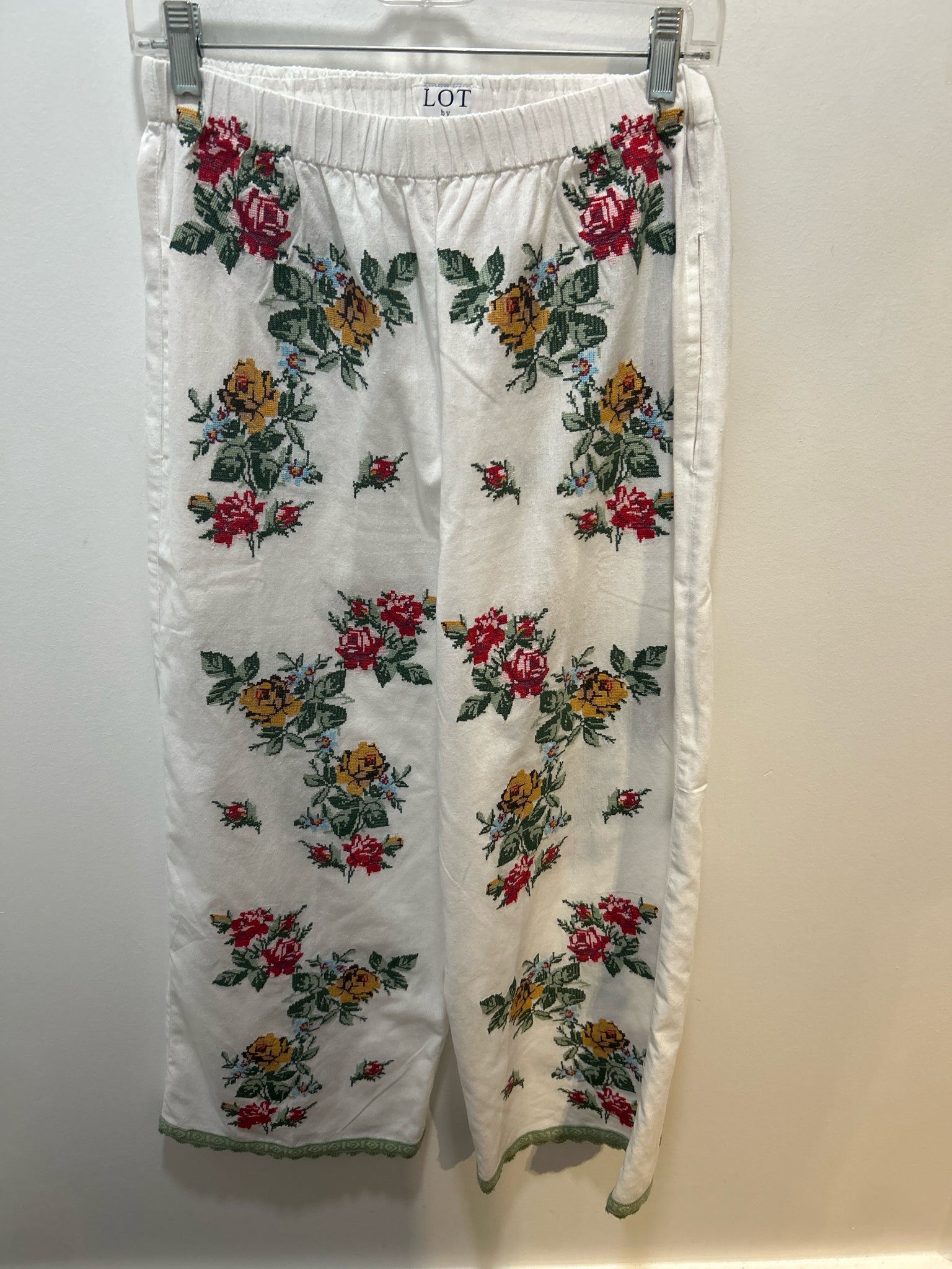 Lot by Orsina white & multi Needlepoint Elastic Waist Pant, Size M