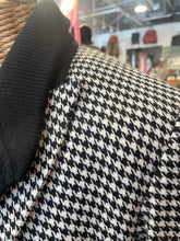 Load image into Gallery viewer, Veronica Beard Black &amp; White Wool Houndstooth removable collar Blazer, Size 6
