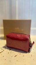 Load image into Gallery viewer, Coach Fuschia patent Wristlet w/box
