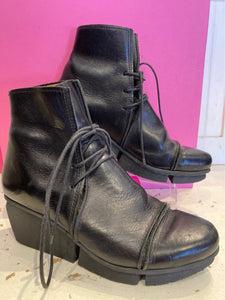 Trippen Black Leather Lace Up Ankle Boot, Size 39