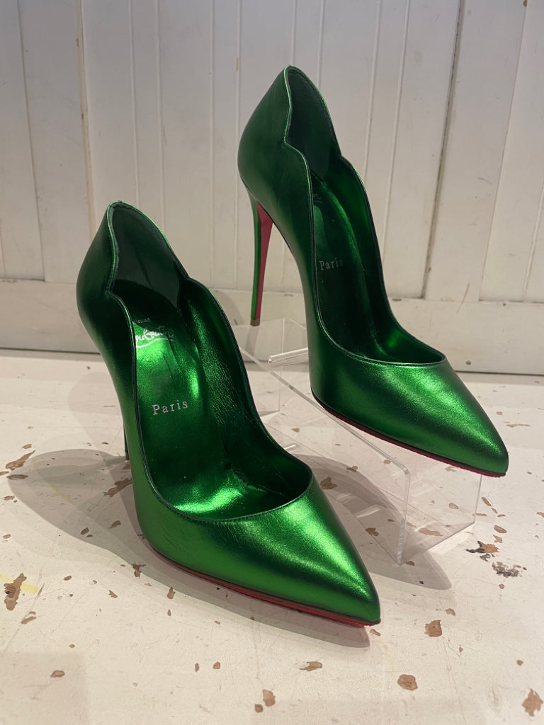 Used Christian Louboutin Green Leather Pointy Toe Like New! Heel, Size 38